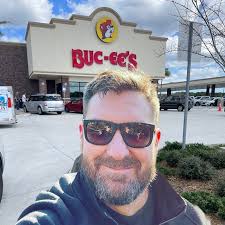 Congratulations to Mark and Cindy Bowe's son who graduated last June 👏🏼  #markbowe #cindybowe #proudparents #barnwoodbuilders #barnwoodlivingstyle