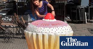 Of icing, and could also feed 59,000 people! The World S Largest Cupcake Food The Guardian