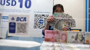 16 juta rupiah = 1481.5 aud 1481.5 aud = 1007.4 eur. Rupiah Kembali Melemah Ke Rp 14 523 Per Dolar As Berikut Kurs Di 5 Bank Tribunnews Com Mobile