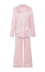 Olivia von halle has always striven for the absolute best practice when sourcing, manufacturing and retailing each garment. Olivia Von Halle Coco Nougat Silk Pajama Set 550 Olivia Von Halle Silk Pajamas Silk Pajama Set