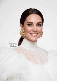 Her presence feels gentle yet powerful. ✨🌸