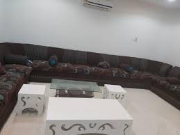 كنب للبيع مع طاولات