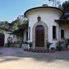 In the center there is a water fountain. Spanish Style Entrance In Santa Barbara Spanish Style Homes Spanish Style House Spanish Style