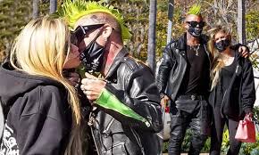 She made her 45 million dollar fortune with complicated, girlfriend. Avril Lavigne Receives A Kiss On The Cheek From Her Boyfriend Mod Sun Before Lunch In Malibu Daily Mail Online