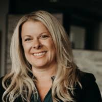 100+ perfiles de «Keri»