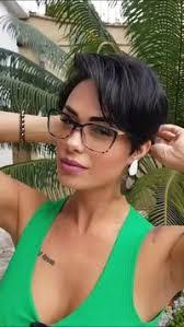 Heather Dellinger's Instagram, Twitter & Facebook