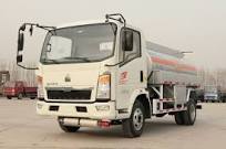 Sinotruk HOWO 4X2 6 Cbm Fuel Oil Tank Truck