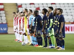 Aynı gün takımı ikiye bölerek iki farklı takımla karşılaştı. Tumer Metin In Yorumlari Tumer Metin In Antalyaspor Fenerbahce Maci Yorumlari Web Aslan Galeri