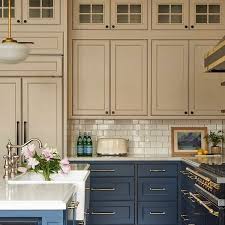 Farrow Ball On Instagram A Stunning Scheme For A Stunning Space Featuring Dropcloth And Hagueb In 2020 Kitchen Remodel Kitchen Renovation Beige Kitchen Cabinets