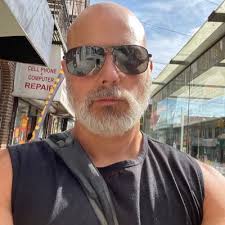 Chris Ledet Jr. (@ChrisTheHooper)