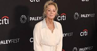 'Sick To My Stomach': Jean Smart Slammed For Getting Choked Up Discussing Politics and Current Events at 2026 Golden Globes