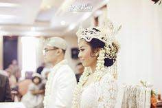 Setiap pasangan yang akan melangsungkan pernikahan pasti menginginkan foto prewedding terbaik mereka. 58 Pernikahan Adat Sunda Sundanese Wedding Ideas Wedding Photo Indonesian Wedding
