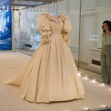 We did not find results for: Dianas Hochzeitskleid Wird In Koniglicher Modeausstellung Gezeigt Stern De