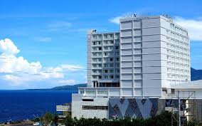 Located in the coastal area that offers a beautiful white sandy beach, mercure manado tateli resort and convention is truly a unique place to host meeting, incentive, convention, and exhibition (mice). Four Points By Sheraton Manado Safe Booking With Safari Tours