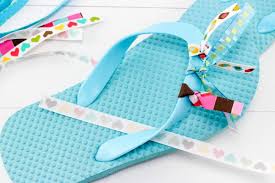 Dress up your flip flops for special occasions with a bit of sparkle. Diy Ribbon Flip Flops Easy Diy Crafts