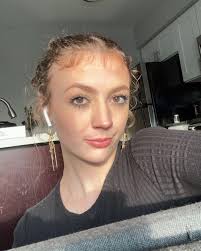 Annie Abercrombie's Instagram, Twitter & Facebook