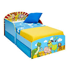 Il letto estraibile può essere celato sia nei lettini in legno che nei divani imbottiti, il letto può essere a cassettone con un frontale applicato oppure svelarsi con un movimento di alzata della struttura del letto principale. I Migliori Letti Singoli Contenitori Prezzi E Offerte Di Febbraio 2021