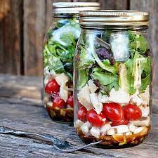 Seit etwa 5 wochen habe ich ich die salate im glas nun regelmäßig im einsatz. Tolle Ideen Fur Salat Im Glas