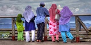Johar sudah dua hari berangkat ke luar negeri untuk suatu urusan tugas dengan majikannya. Ingat Mertua Tiri Bukanlah Mahram Bagi Menantunya Inilah Com Mozaik
