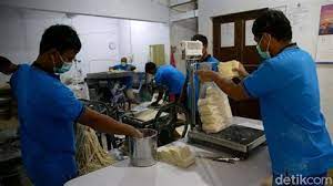 Proses pembuatan mie #pabrik mie. Pabrik Mie Di Gringsing 45 Pabrik Makanan Rumahan Di Depok Dan Bogor Gunakan Bahan Mie Instan Dikemas Menjadi Makanan Yang Praktis Dan Ekonomis Dalam Dikonsumsi Elizabethx Veal