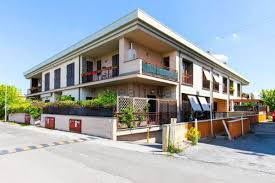 Appartamento Su Due Piani In Vendita In Via Belcastro 54 Casal Morena Roma Stili Di Casa Appartamento Immobiliare