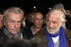 Alternant dans les premières années de sa carrière des films populaires et d'art et essai avant de pencher nettement pour la première catégorie, sa gouaille de titi parisien et ses cascades sans doublure contribuent à en faire. Biuuoukc06dqim