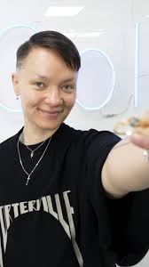 AL Sandimir is the founder and designer of Automic Gold, a NYC-based small  business that crafts fine jewelry with inclusivity for people