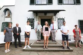 Haus kaufen in deutschland kompetent exklusiv& leidenschaftlich mit engel & völkers.sie wollen ein haus in deutschland kaufen? Konrad Adenauer Schulerpreis In Rhondorf Verliehen Nr Kurier De