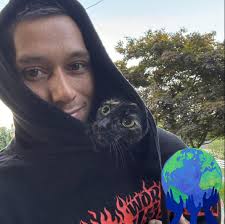 Someone asked in another group what this fella's name should be.. Turtle  McTurtleface. There, all solved. You're welcome. 🐢