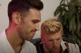 Kyle's face when he looks at Lindsay's 3-carat ring realizes it's larger  than Amanda's ring & the hell Amanda will rain down upon him because of  this. : r/summerhousebravo