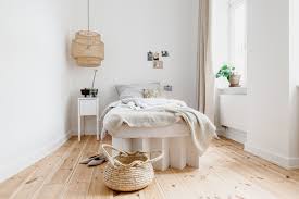 Naturlicher Rohstoff Und Atmungsaktives Material Wellpappmobel Im Schlafzimmer In 2020 Schlafzimmer Regale Bett Aus Pappe Pappbett