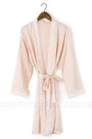 Batas sólidas, batas con ribete entubado, batas de seda, batas de satén, batas de boda satinadas, batas para damas de honor, batas para sedosa elegante y bellamente cosidas batas de satén a un precio asequible. Elegantes Regalos De Boda Encaje Novia Dama De Honor Batas Babyonlinewholesale