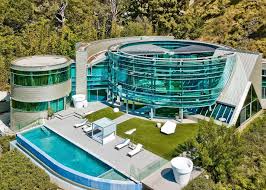 Podemos resumir esta noticia de la siguiente manera: La Casa En La Que Vivio Justin Bieber Un Escurridor De Ensalada Y Otras Comparaciones Hilarantes Icon Design El Pais