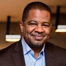 Shannon Novelli's Instagram, Twitter & Facebook