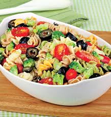 1 cutie de ton 3 cartofi 1 ceapa rosie 50 g masline verzi umplute cu gogosari 1/2 lamaie. Pin On Salata