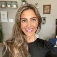 Lisa Trosper's Instagram, Twitter & Facebook