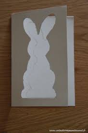 La Carte Lapin En Fil De Laine Bricolage De Paques Bricolage Paques Carte De Paques Paques