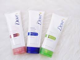 Pentingya untuk si kulit kering mendapatkan produk penjagaan yang seimbang dari hidrasi atau kelembapan. 5 Rekomendasi Face Wash Yang Cocok Buat Kulit Kering