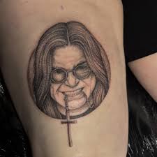 InkMaster meets Absinthe 🎯💚 Season 15 tattoo artists Freddy Albrighton  and Sydney Dyer joined us for the 9PM show and got ink-spired by the  madness. 😉 #AbsintheVegas #InkMaster #FreddyAlbrighton #SydneyDyer  #Spiegelworld #VegasNights