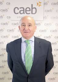 Es sencilla, va con todo y pásate por nuestra colección de camisetas con y sin mangas para hombre y encontrarás modelos. Caeb Francisco Martorell Esteban