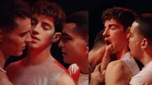 Los fans de élite están ansiosos por tener noticias sobre la cuarta temporada que ya se está preparando. This Video Of Elite S Omar Ander In A Threeway Kiss Is Sexy Af