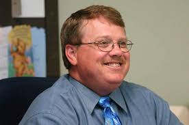 Ex-schools chief Ely resigns