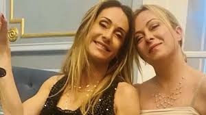 Karısı kocası amcıktan çift dildo ile sınırları zorluyor