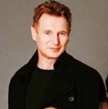 Why is every male actor in the cast of Love Actually (2003) kind of giving  ✨diva✨more than the female actresses! Bill Nighy's pursed lips LOLLOLOL