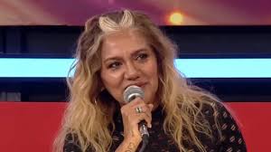 Repetto le hizo una polémica pregunta a una mujer acosada y despertó la  indignación de todos