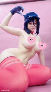 Nikawuw nude tight pussy peek