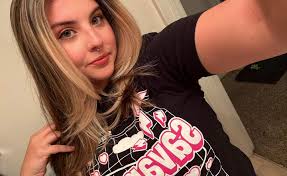 Savannah Sweet's Instagram, Twitter & Facebook