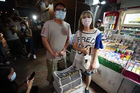 深黃藝人阮民安最近比facebook 封鎖咗，成件事，竟然同特朗普，同埋車淑梅有關。 究竟點解阮民安個 fb 會俾人封鎖呢？ 周庭撑咗好多年嘅小黃人區議員，竟然大言不慚咁話，要食足四年人血饅頭喎，究竟又發生咗乜嘢事？ Soz Gajvw Rmvm
