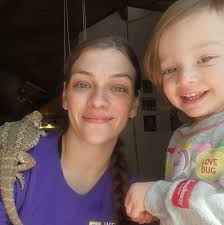 Best litter trays for MCs? And best litter? I want something that'll last  from coming home as a baby right through till adult hood. I can't afford a  fancy litter robot I'm