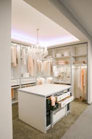 Wohnidee Begehbarer Kleiderschrank In 2020 Begehbarer Kleiderschrank Ankleidezimmer Planen Wohnzimmer Dekor